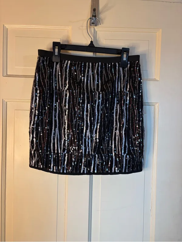 Women’s Black/Silver Sequin Mini Skirt Party Cocktail Sparkly-Size Small New - Image 9