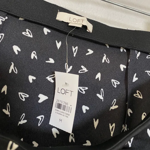 New with tags LOFT Black White Heart Print Skirt Size Medium - Image 4