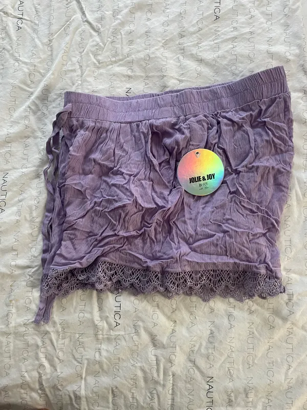 Women Shorts Size Medium Purple - Image 3