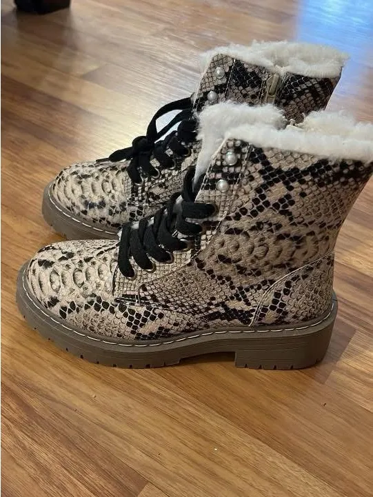 True Craft Women's Snake-Print Lace-Up Fur Ankle Boots - Cream & Black - Image 2