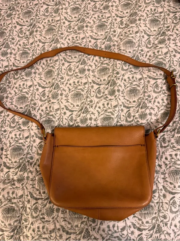 Madewell Tan Leather Crossbody with Gold-Tone Clasp - Image 5