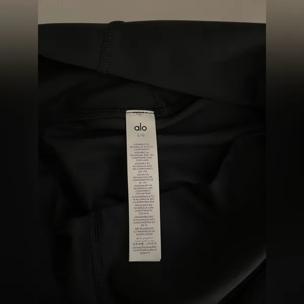 Alo Yoga NWT High Waisted Airlift Leggings in Black Size L - Image 10
