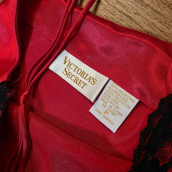 Vintage Gold Tag Victorias Secret Red Satin & Black Lace Cami - Image 4