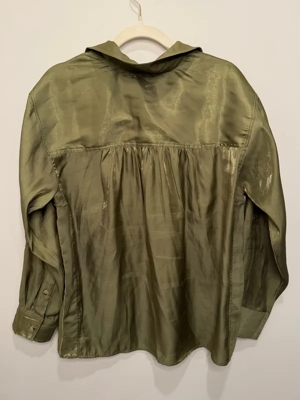 Pilcro Anthropologie Olive Green Metallic Satin Popover Blouse Size Medium - Image 4