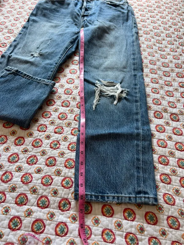EUC Levi’s Premium 501 Denim Light Wash Distressed Jeans size 26 - Image 8