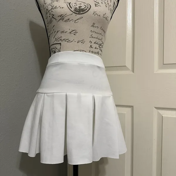 Lioness New with tags RESCUE ME PLEAT MINI SKIRT WHITE y2k style size 2 - Image 5