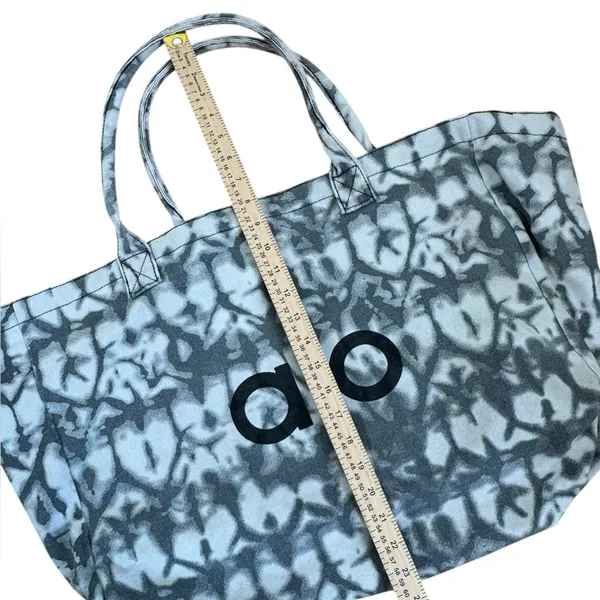 Alo Yoga Iconic Shopper Tote in a gray tie-dye cotton canvas material - Image 5