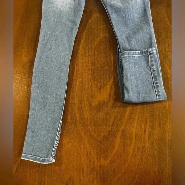 HOLLISTER ― 5 SHORT ― MID-RISE JEAN LEGGING Distressed Light Wash Jeans - Image 11