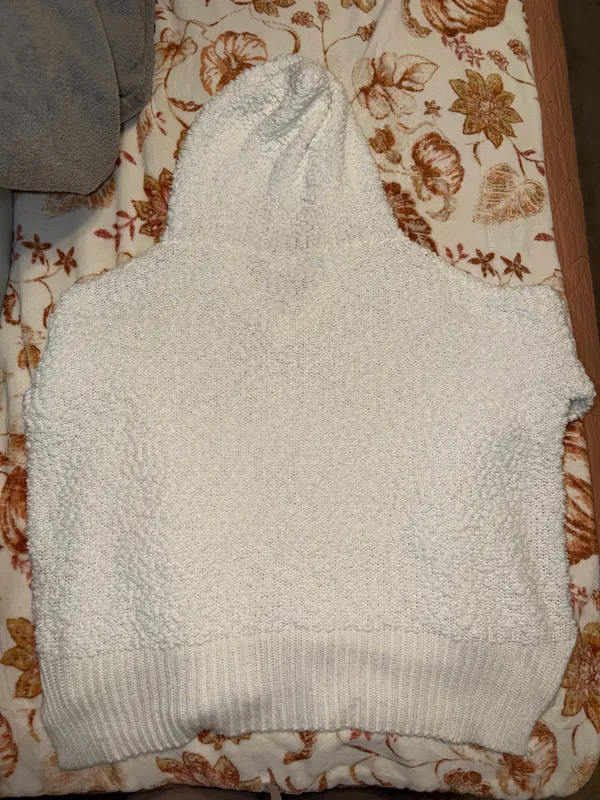 White sweater hoodie Size M - Image 3