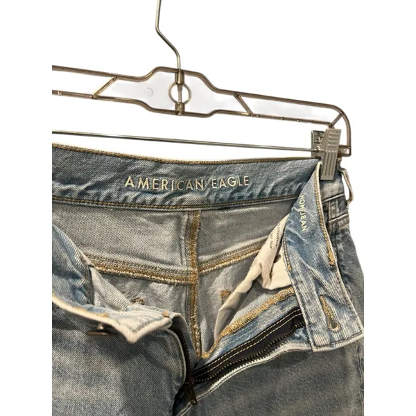 American Eagle Mom Jean Denim Shorts Size 4 Light Wash Blue Cut Offs Casual - Image 4