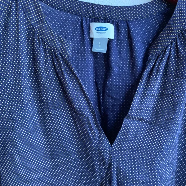 Old Navy Lightweight Dotted V Neck Blouse Top Shirt Work Casual Large - Image 4