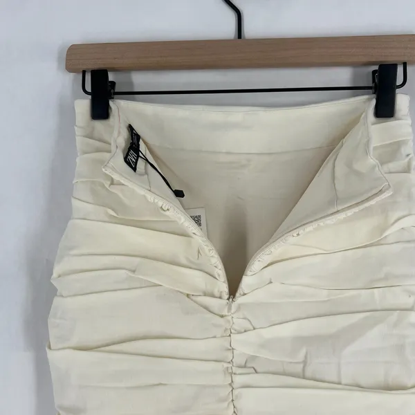 Zara Mini Skirt Womens Small Off White Stretch Ruched Everyday Wear Classic‎ - Image 3