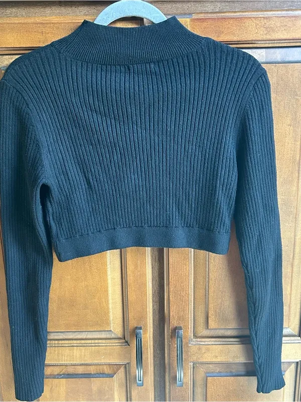 🌸Wild fable- mock turtle neck fitted top- Black  - size - medium - Image 4