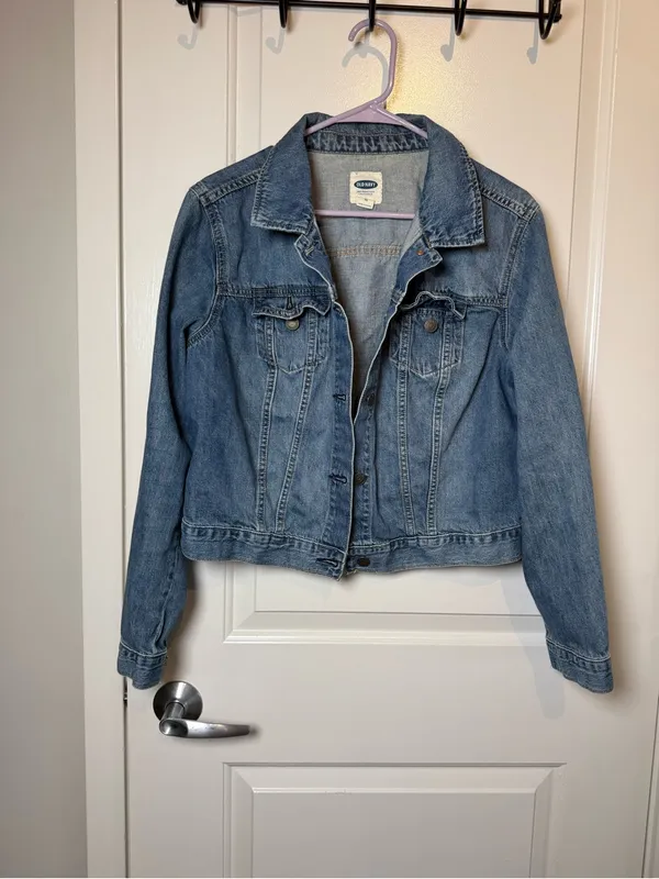Old Navy Medium Blue Denim Cropped Trucker Jacket - Image 2
