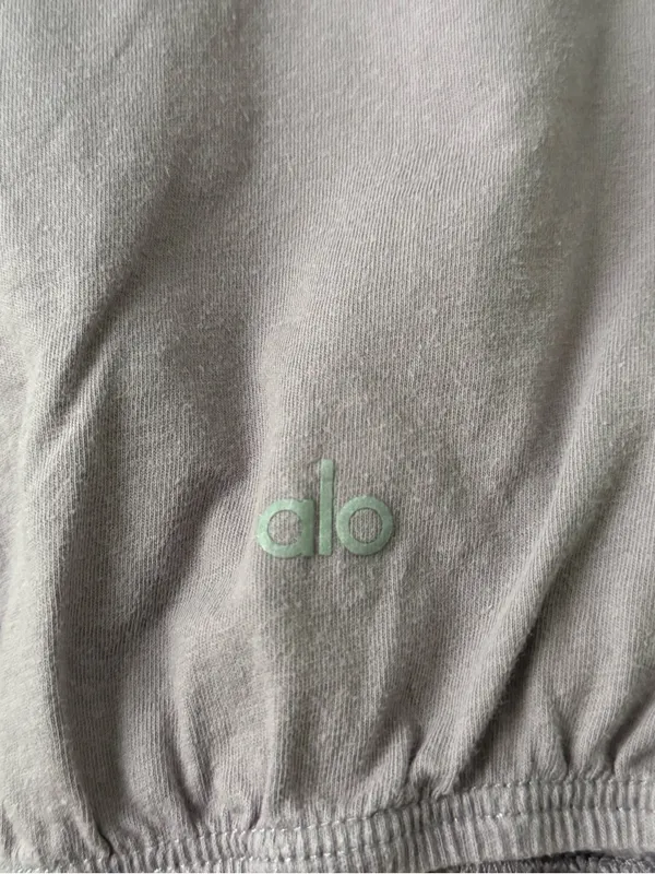 Alo Yoga Kick It Crop T-Shirt in Lavender Haze - Image 4