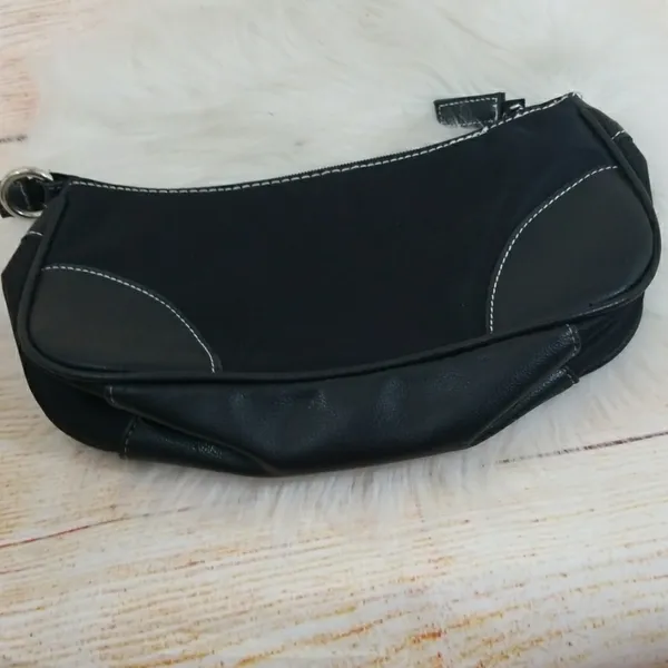 Victoria's Secret NWOT small makeup bag black - Image 4
