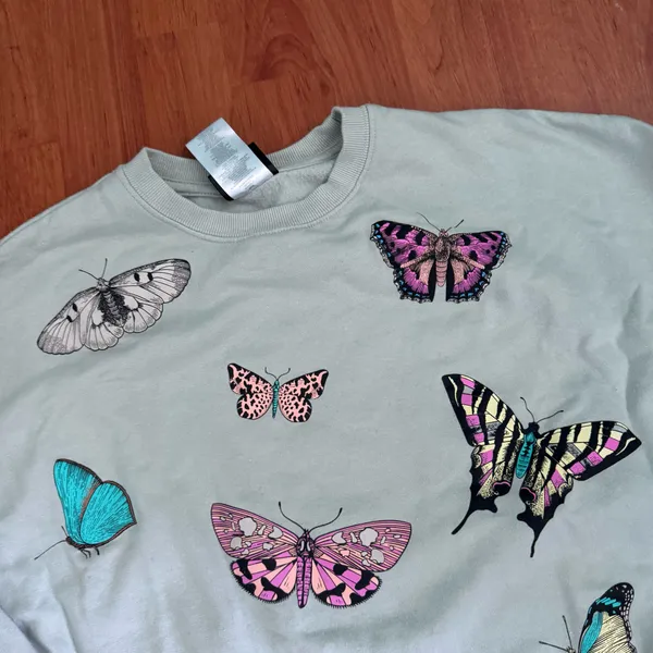 Special Thanks Butterfly Graphic Sweatshirt - Image 8