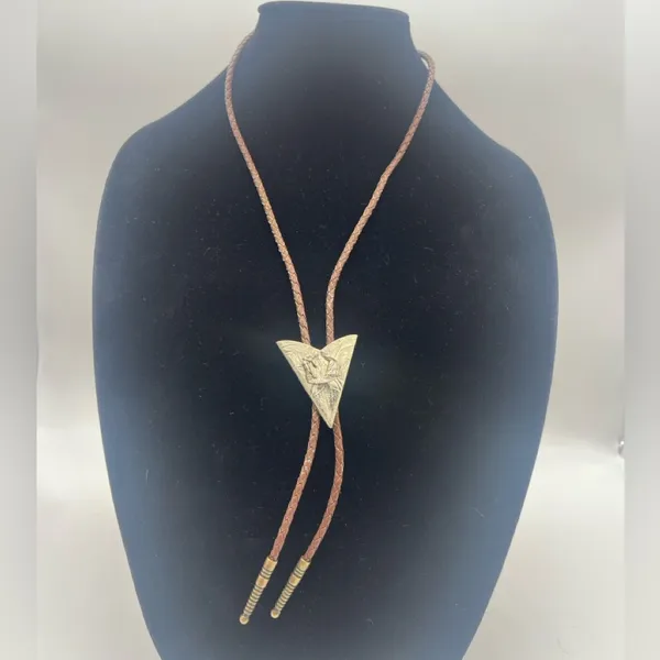 Vintage square Dancing Bolo, Western Triangle arrowhead Leather Necklace Gold - Image 4