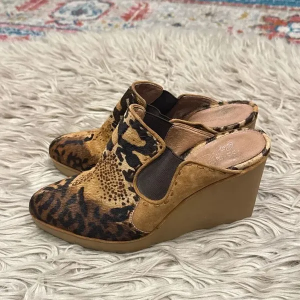 Donald Pliner Ingrid Wedges 9.5 Brown - Image 2