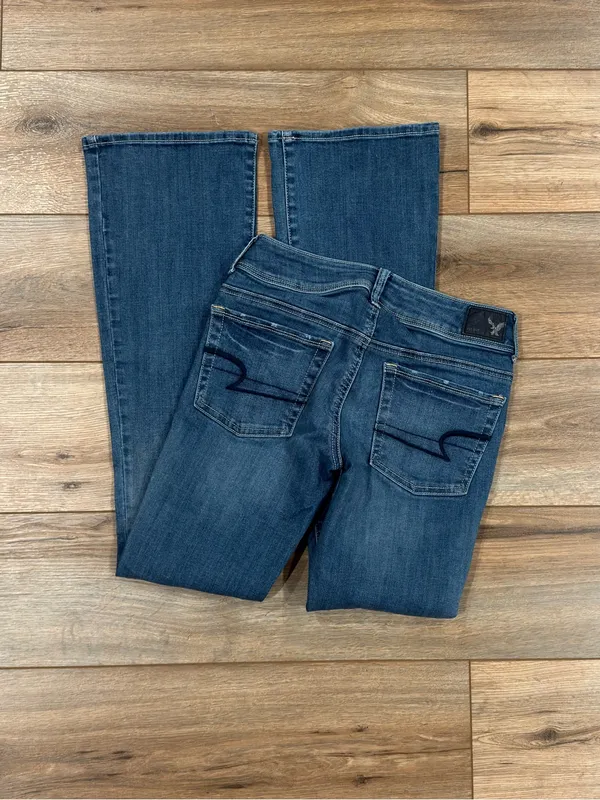 AMERICAN EAGLE 2000s Y2k Casual Mid-wash Low-rise Kick Bootcut Jeans | Size 2 - Image 3