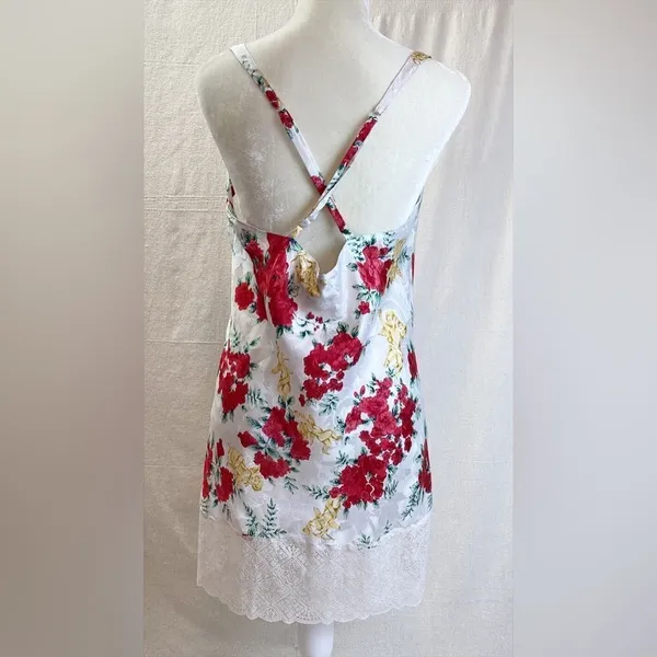 NWOT Vintage Victoria’s Secret Gold Label Rose Cherub Lace Slip Satin Chemise - Image 4