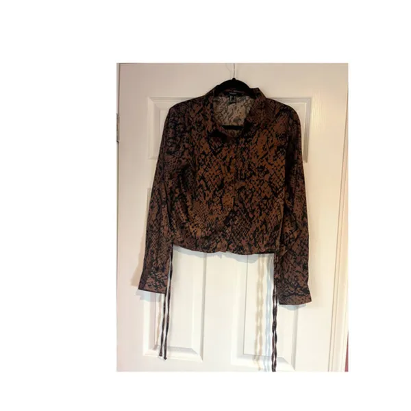 FOREVER 21 Animal Print Blouse Women's Size‎ Large NWOT - Image 3