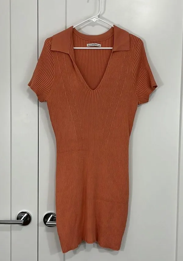 Abercrombie and Fitch Large Orange V-Neckline Ribbed Short Sleeve Sweater Dress - Image 5