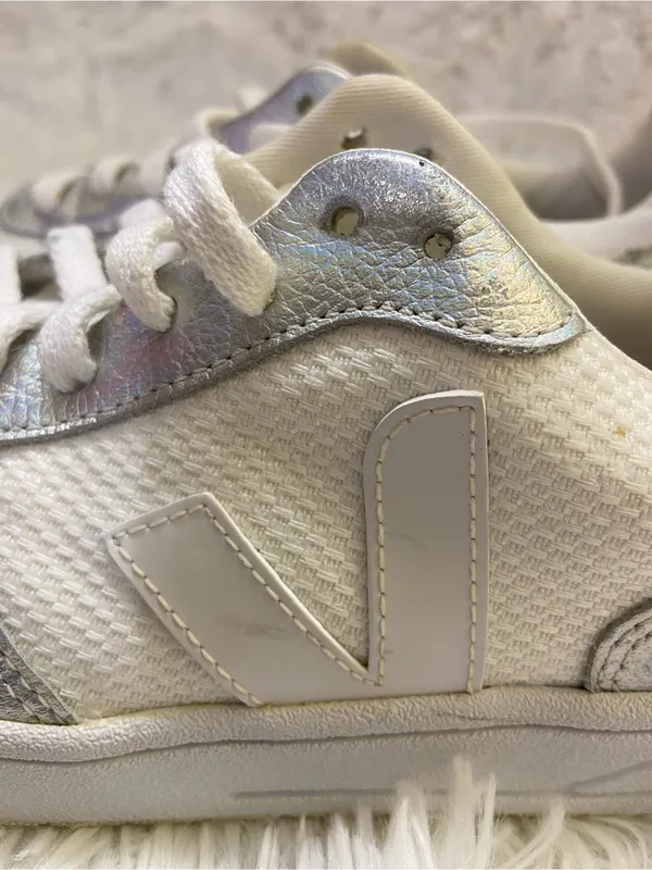 Veja Women’s White Sneakers with Iridescent Silver Accents. Size-7 - Image 7