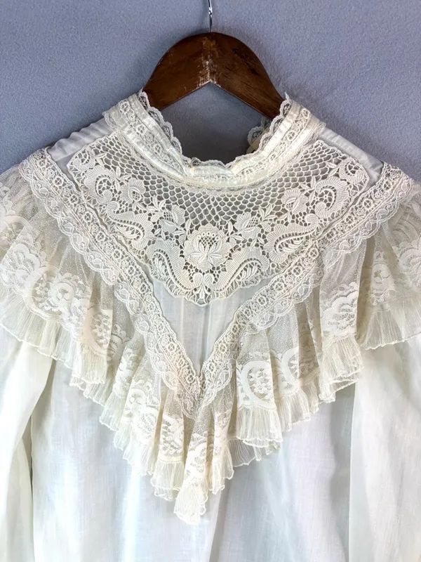Jessica’s Gunne Sax 11 Vintage Victorian Style Cream Lace Yoke Ruffle Blouse - Image 2