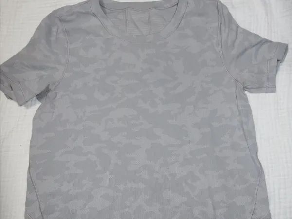 Lululemon Light Gray Camo Short Sleeve Athletic Tee - Image 2