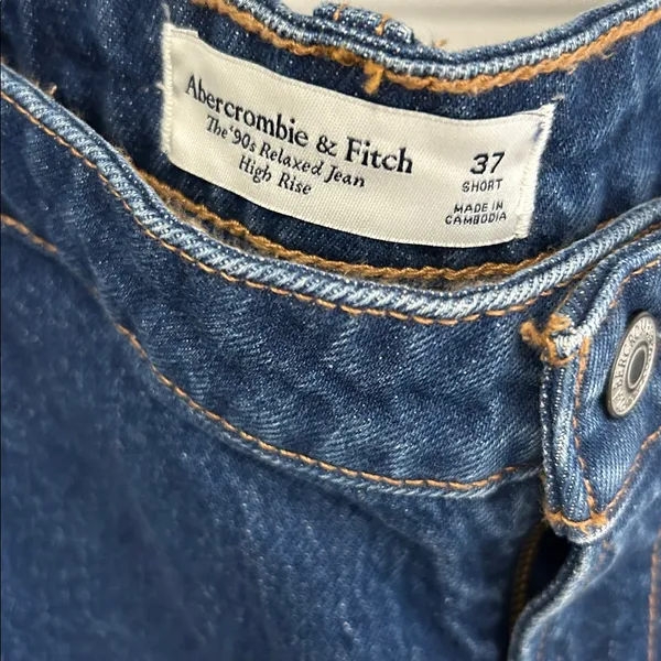 Abercrombie & Fitch Curve Love The 90’s High Rise Relaxed Jeans - Image 9