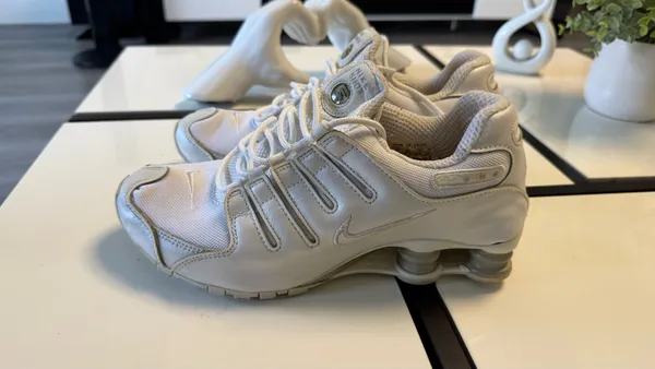 Vintage Nike Shox NZ "White Metallic Silver" - Y2K Aesthetic - Women's Size 9 / EUR 40.5 - Image 4