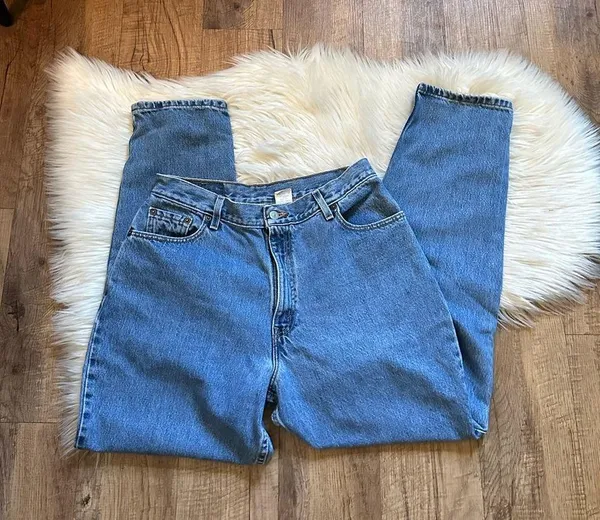 LEVI’S 550 Jeans In Medium Wash - Image 2