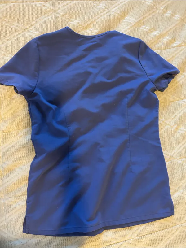 Big sky blue figs Casma Three-Pocket Scrub Top™ - Image 3