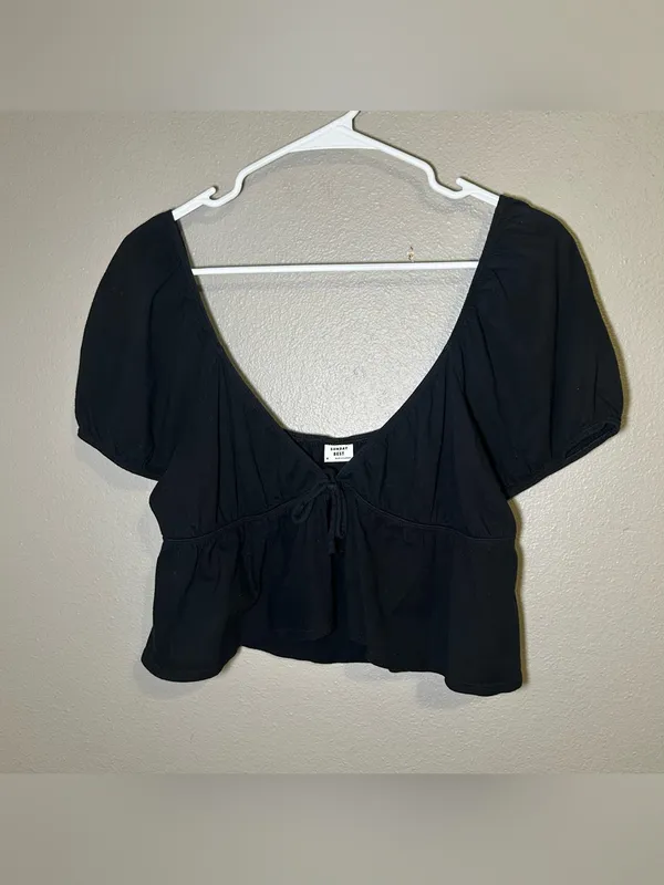 Aritzia Sunday Best Kaia Black Puff Sleeve Cropped Blouse Women’s Size Medium - Image 2