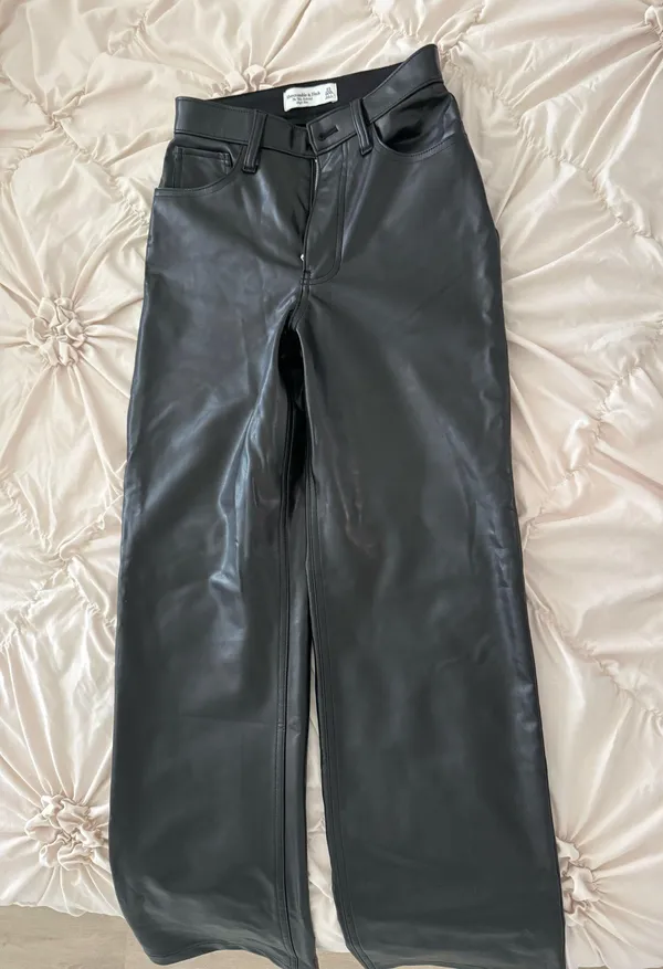 Abercrombie 90s Relaxed Vegan Leather Pants - Image 3