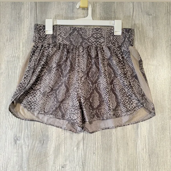 Vitality Balance Athletica M High Rise Breeze Shorts Gray Snake Print Lined Run - Image 2