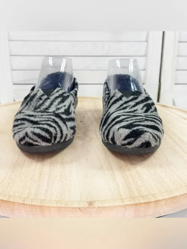 TOMS Alpargata Fuzzy Zebra Slip On Flats Grey Black Size 8 - Image 2