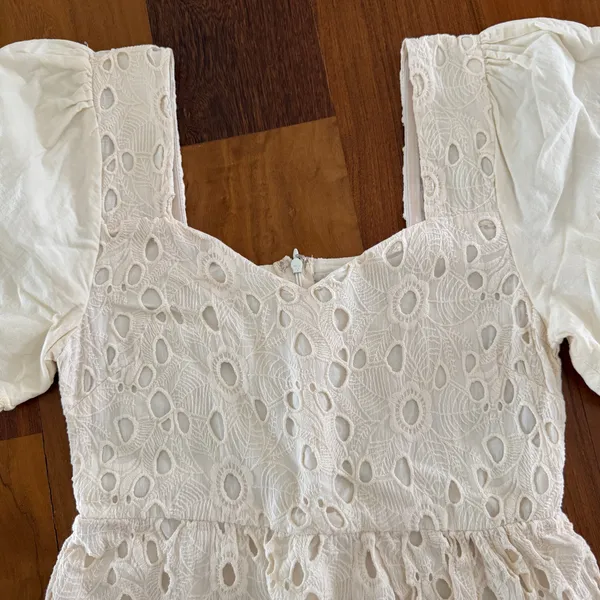 Versona Cream Eyelet Tiered Dress with Scalloped Puff Sleeves - Image 3