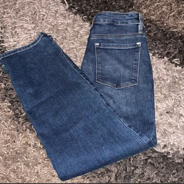 Jeans size 2 good cond inseam 27 - Image 4