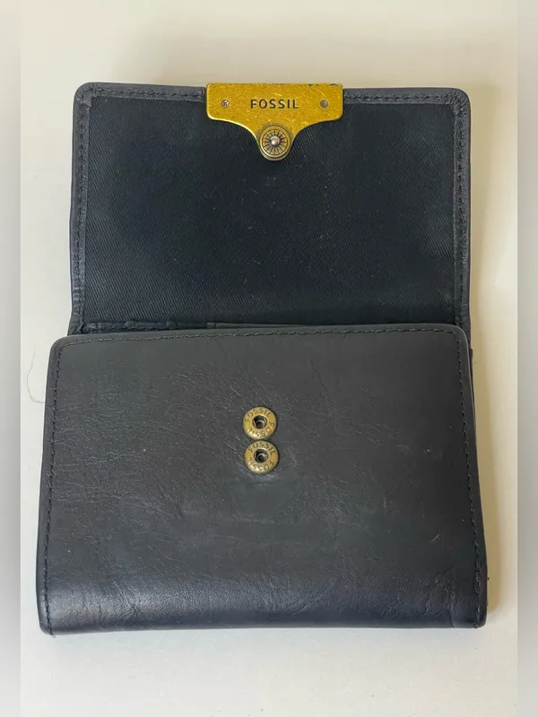 Fossil Women’s Vintage Black Leather Wallet with Gold Hardware‎ - Image 2