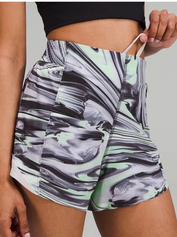 Lululemon Hotty Hot High-Rise Short 4" *Special Edition - Image 3