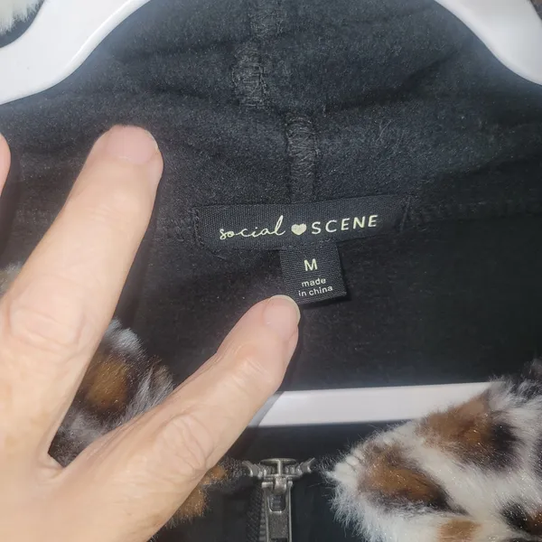 Social Scene Black Cropped Zip Up Hoodie Sm Faux Fur Leopard Hood Pom Poms Bratz - Image 3