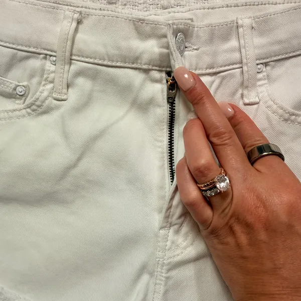 Mother The Rascal Slit Flip Short Glass Slipper White Denim Frayed Hem Size 28 - Image 4