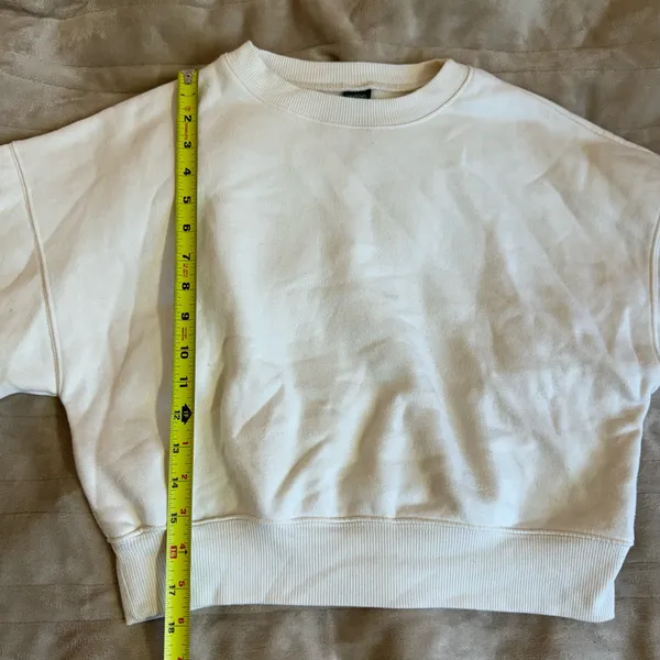 Cream Cropped Cotton Crewneck Sweatshirt Size Medium - Image 8