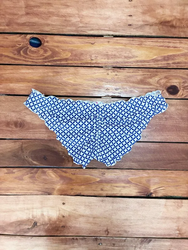Vintage Y2K Victoria's Secret Blue Geometric Flower Ruffle Bikini Bottom - Large - Image 3