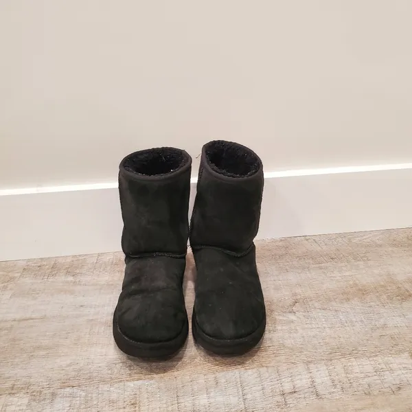 Ugg Black Classic Short II Boots Women's Size 8 - Image 3