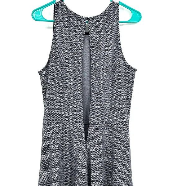 Gap size medium sleeveless a line dress hidden rear‎ zip black white print - Image 4