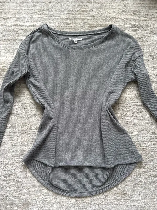 Classic Women's Long-Sleeve Crewneck Top - Gray (Size Small) - Image 3