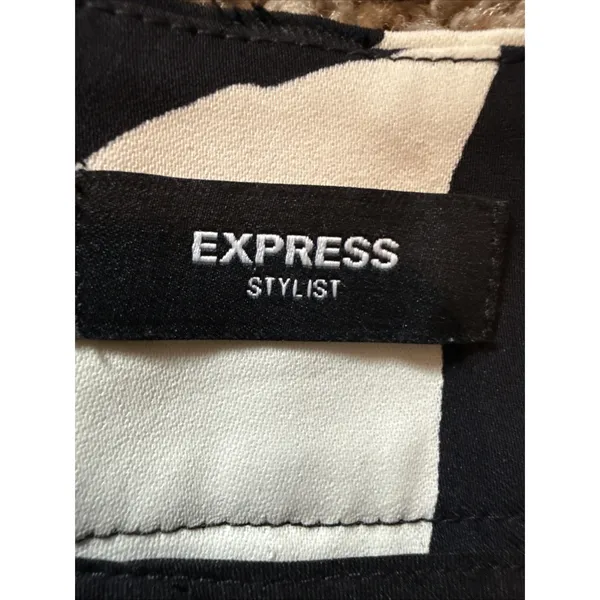 Express Stylist Shorts Women's 10 Black & White Floral Pleated High Rise - Image 6